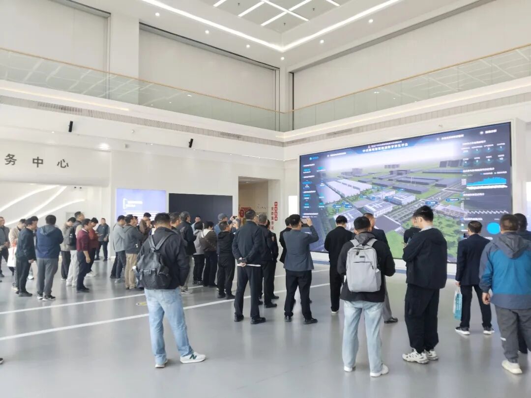重构热力·共绘新型零碳热力系统新蓝图|2026低碳供热高质量发展大会在雄安成功举办(图18) 参观学习2.jpg